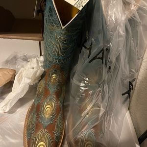 Brand new tin haul boots